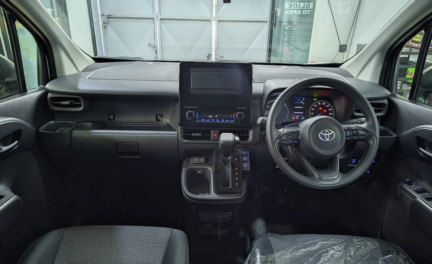 Toyota Sienta (2024)